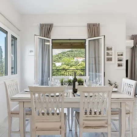 Garnelia And Garnolio Homes With Seaview Apartmán Nisaki (Corfu)